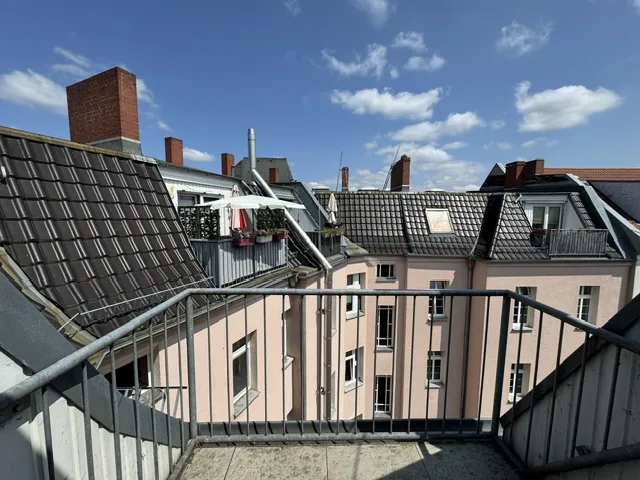 Sky is the limit: 2 Zimmer im Dachgeschoss mit Wohnküche und großer Dachterrasse — photo 1